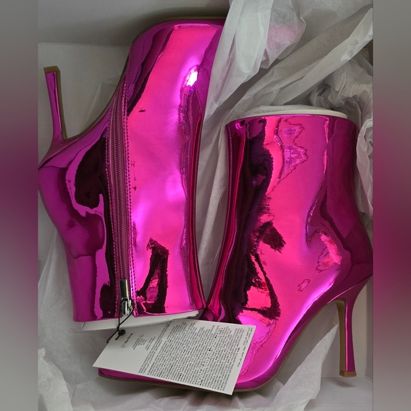 The Drop Shoes - **NEW** Women's Metallic Hot Pink Heeled Ankle Bootie